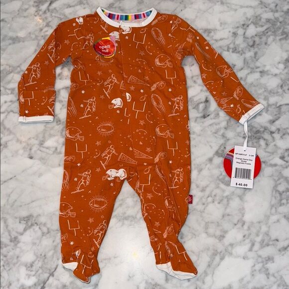 NWT MAGNETIC ME MODAL FOOTBALL FOOTIE - Picture 1 of 6